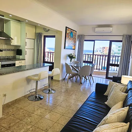 Seaview Apartment *